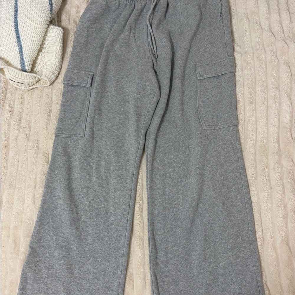 Old Navy wide leg cargo sweatpants